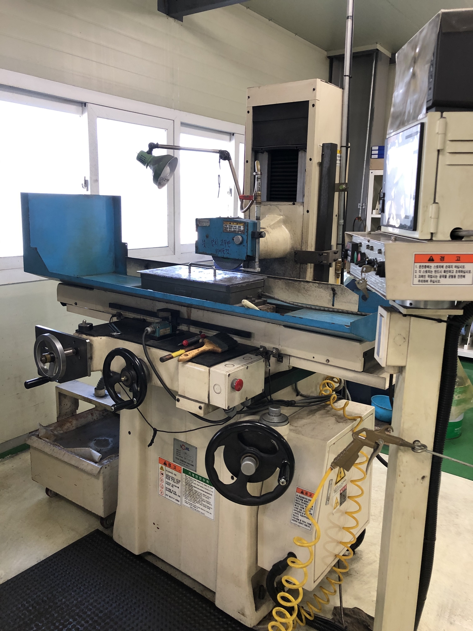 Plane grinding machine