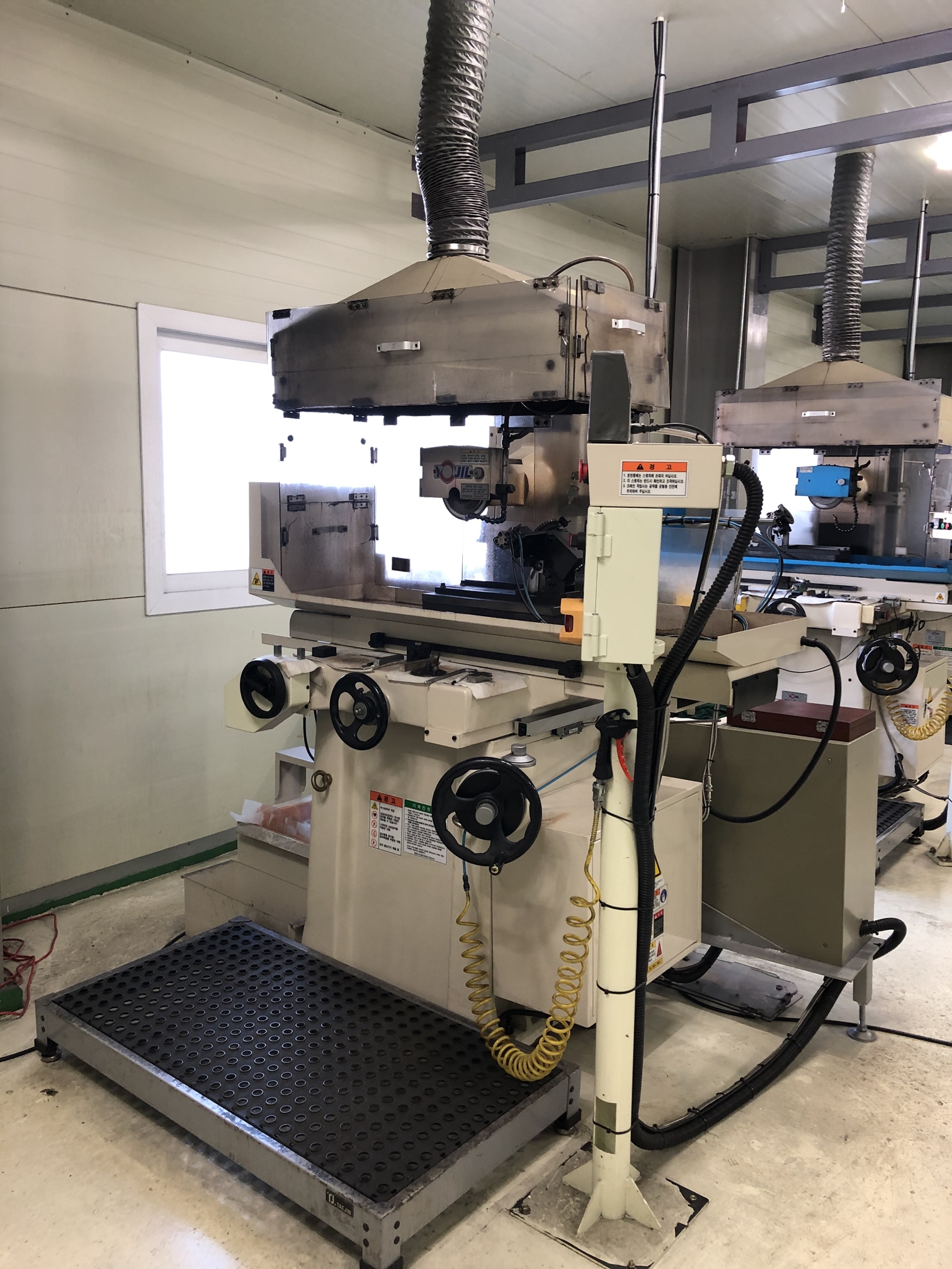 Angle grinding machine
